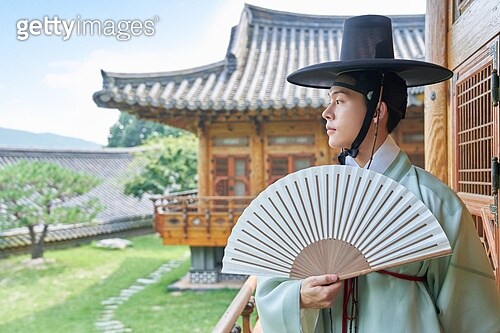 개인적으로 한복 남성 외출복 풀셋이 서양인에게 어필했다고 보는 요소_1.jpg