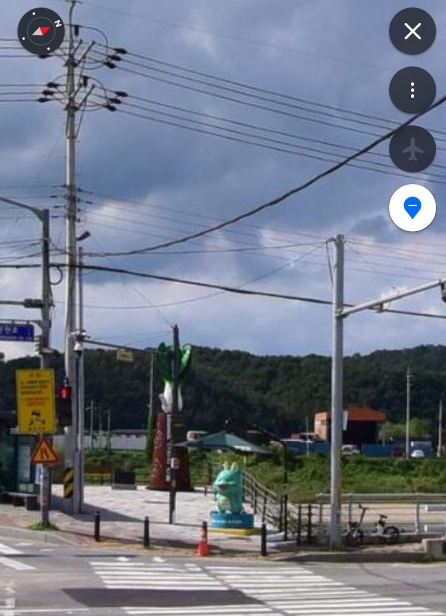 우리 동네에는 청경채 동상 있음_6.jpg