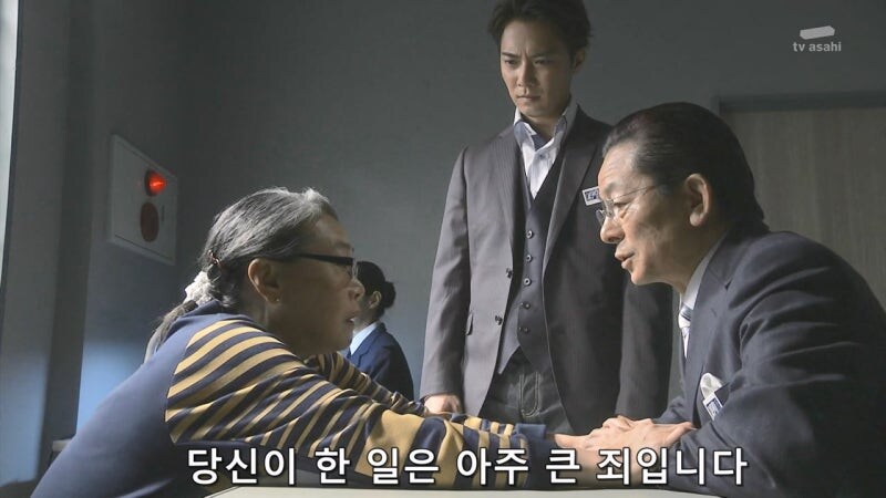 늙은이들에게 젊은이들을 팔아넘겼던 빅마마의 정체_37.jpg