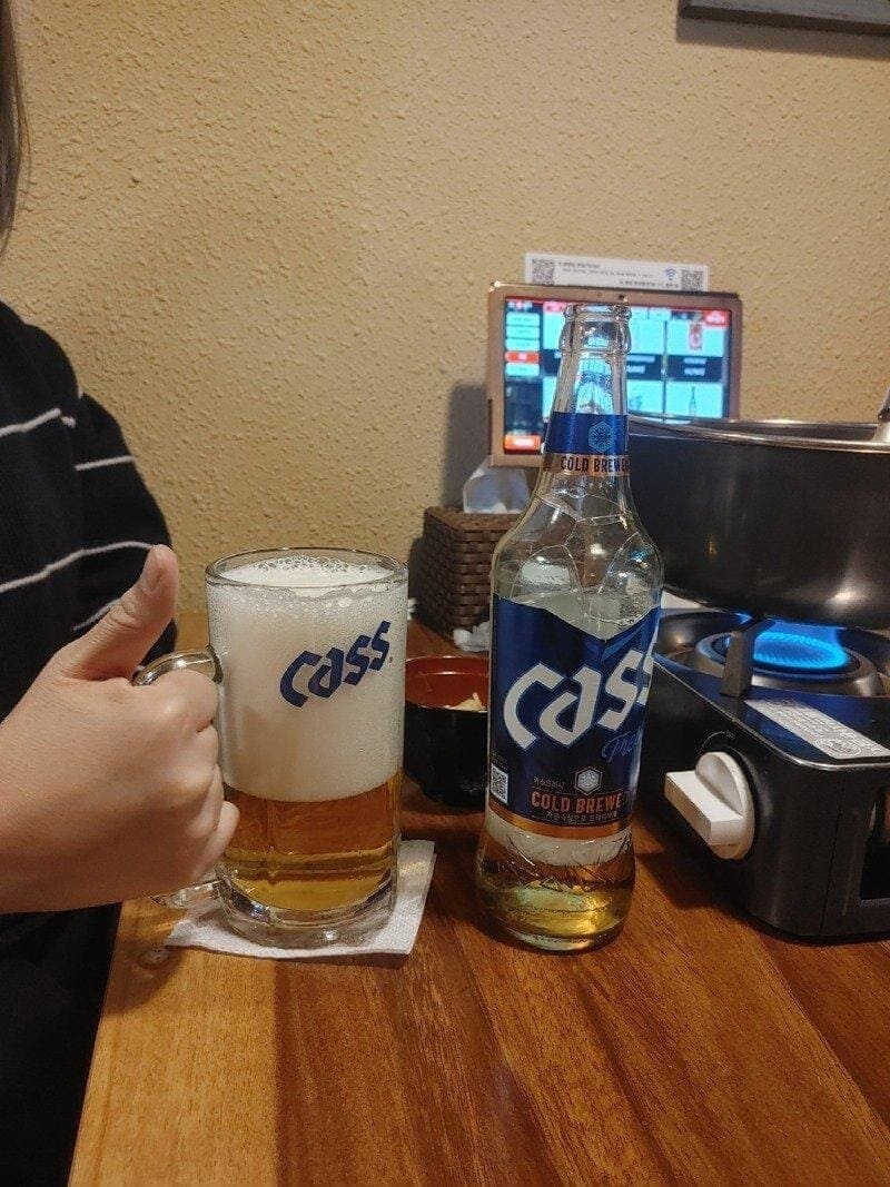 최악의 맥주 따르기 대회_5.jpg