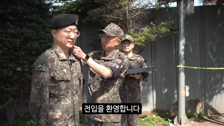 앞이 보이지 않는 충주맨.._1.png