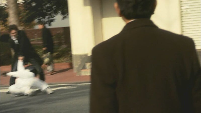 납치사건에 대해서 형사들이 보상을 해주지 않는 상황_26.jpg
