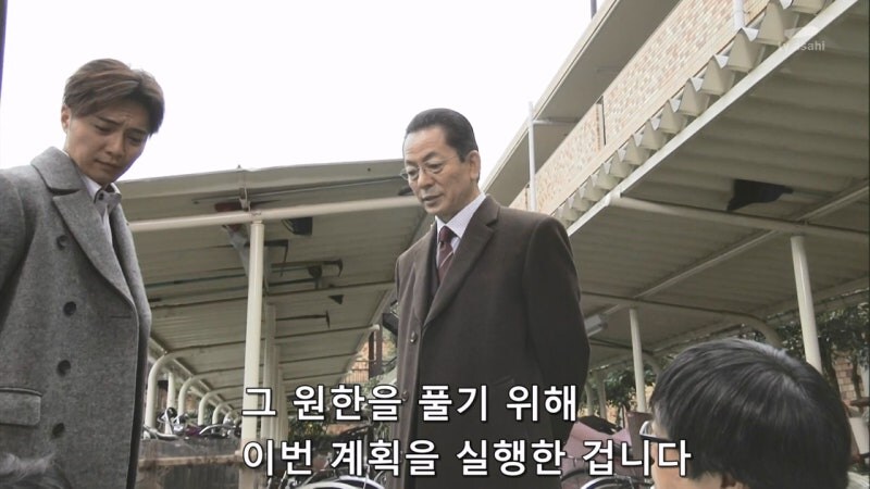 감식반의 증거를 조작해서 살인사건을 조작 했던 범인의 정체_21.jpg
