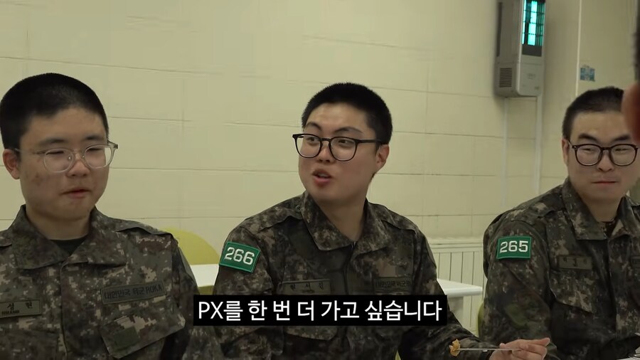 훈련병의 불만사항 들어주는 충주맨_4.png