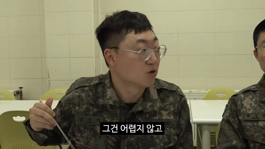 훈련병의 불만사항 들어주는 충주맨_5.png