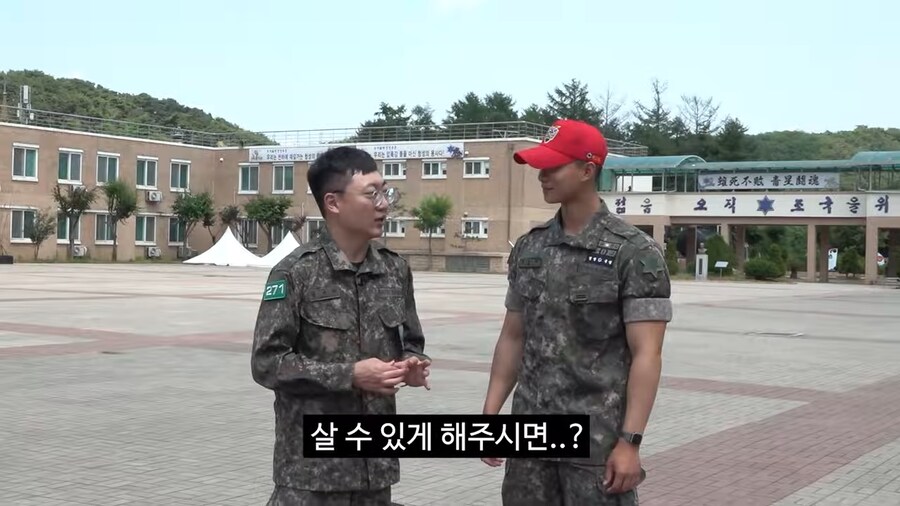훈련병의 불만사항 들어주는 충주맨_14.png