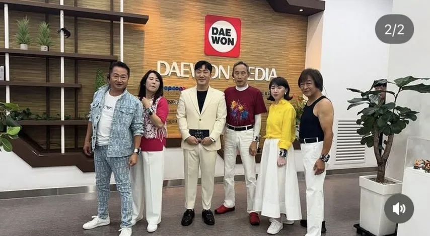 한국에서 다시뭉친 후레시맨 5명.jpg_3.webp