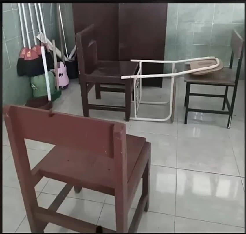 좋아하는 누나를 친구들에게 소개한 소년_1.jpg
