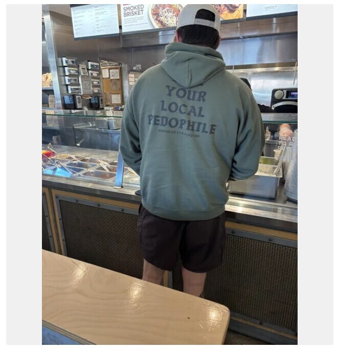 미국에서 소아성애자라고 등에 써붙이고 다니는 사람_1.jpg