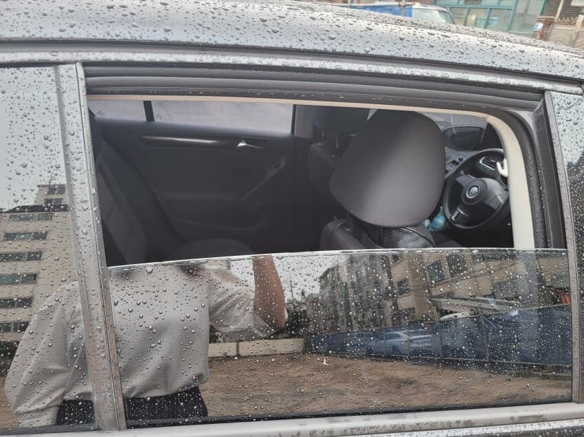 퇴근하는데 차 창문이 열린걸 발견했을때_1.jpg