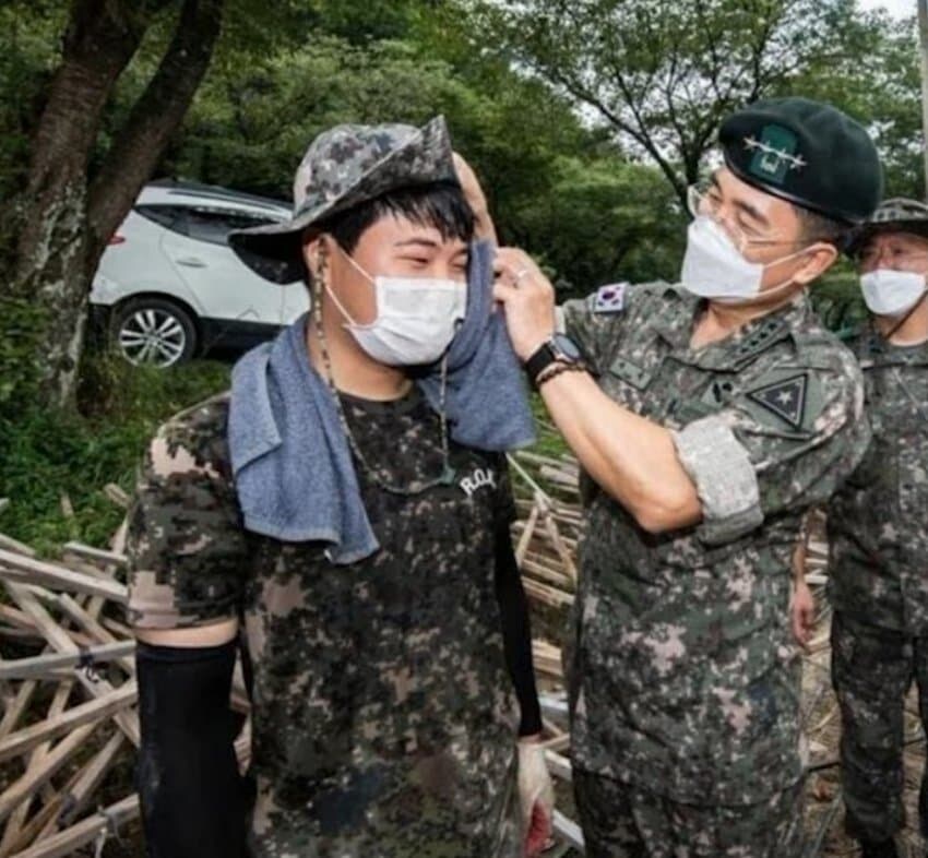 ”와, 벗겨보니 용사님꺼 엄청 기네요!
