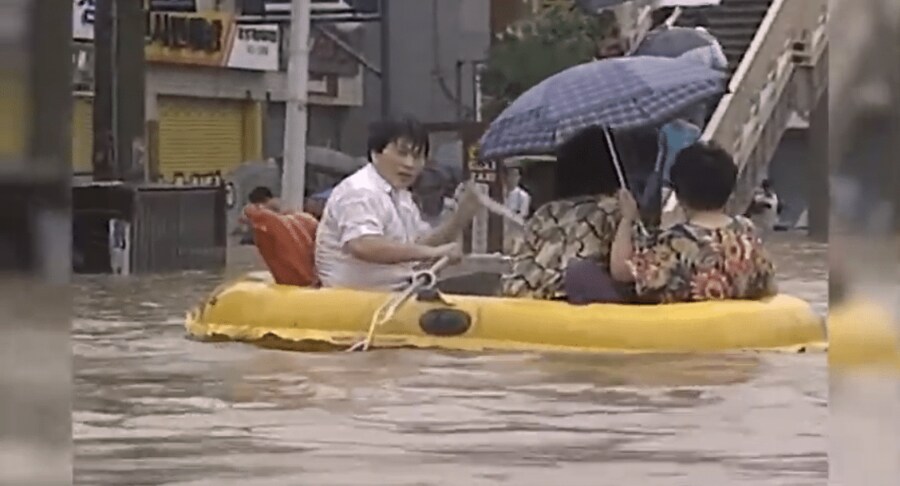 1990년 홍수 광기의 출근길_5.png