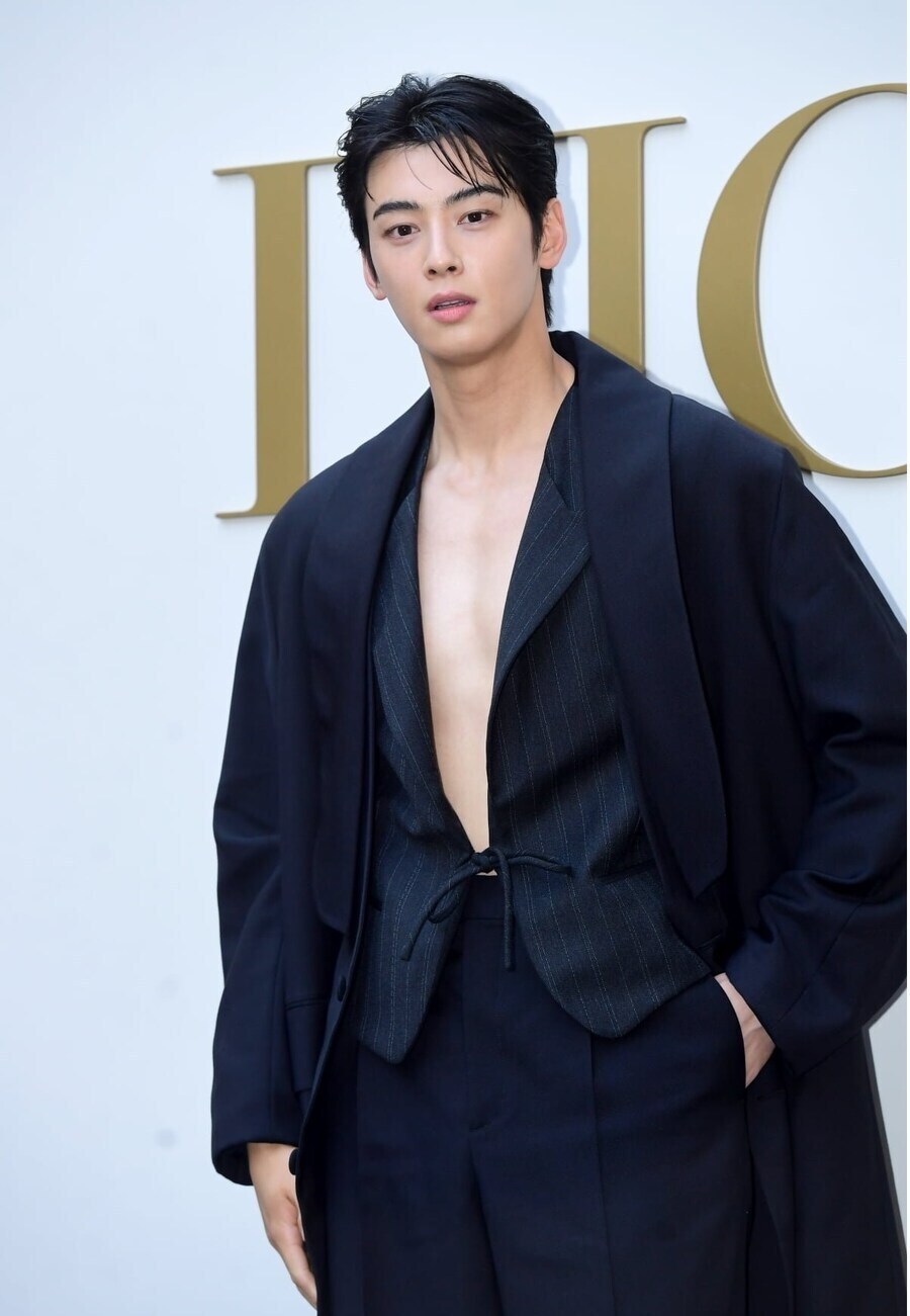 남자가 가슴노출하면 어울릴꺼 같냐? ㅋㅋㅋㅋ_3.jpg