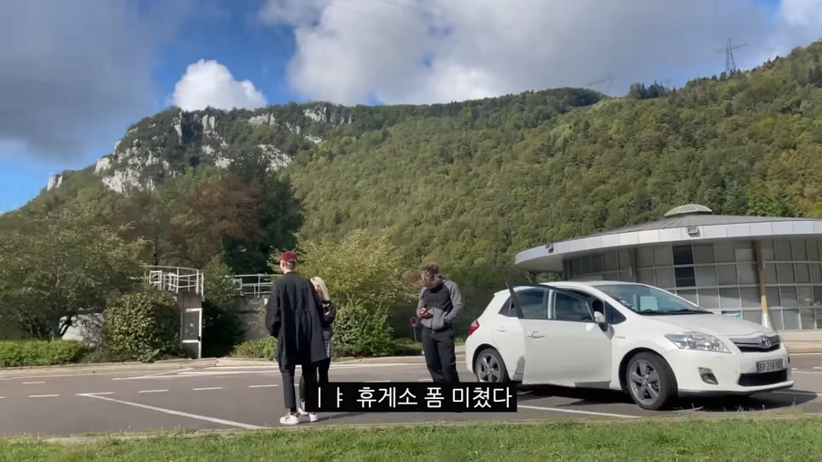 K패치 완료한 외국인 누나_3.webp