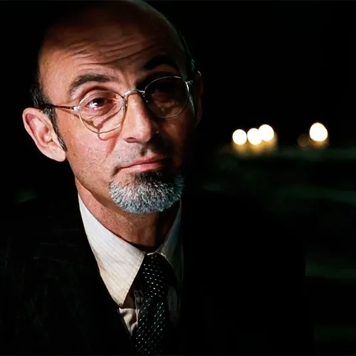 MCU)이 모든게 동굴에서 시작됨_1.webp