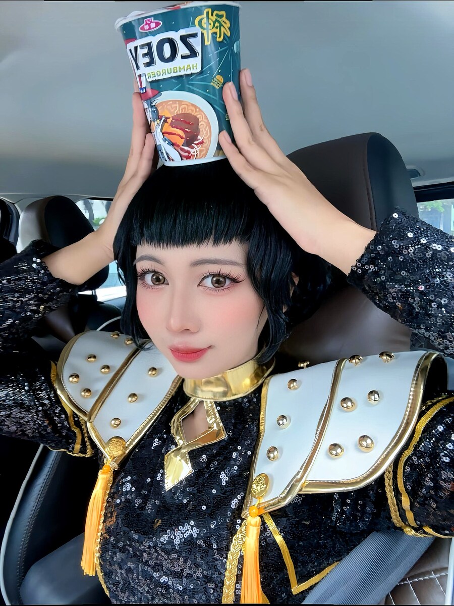 케이팝) 짬내서 자기 상품 광고하는 조이_1.jpg
