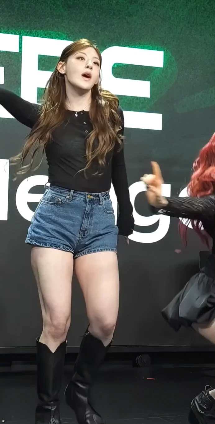 호불호 갈리는 다리 gif_2.webp