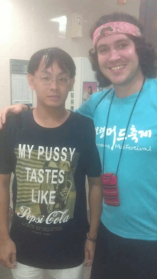 적당히 써진 외국어 티셔츠를 입으면 안되는 이유.jpg_1.png