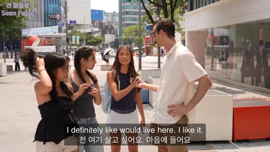 ??? : 한국 날씨는 더운편이라 맘에 들어요_8.jpg