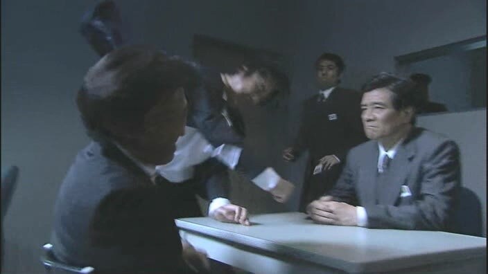 선량한 용의자를 취조하는 일본형사들_5.jpg