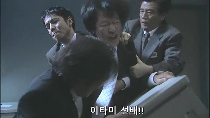 선량한 용의자를 취조하는 일본형사들_9.jpg