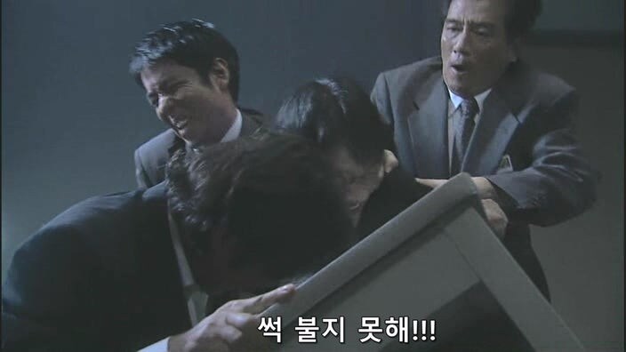 선량한 용의자를 취조하는 일본형사들_10.jpg