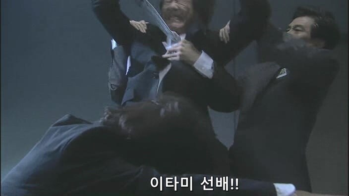 선량한 용의자를 취조하는 일본형사들_11.jpg