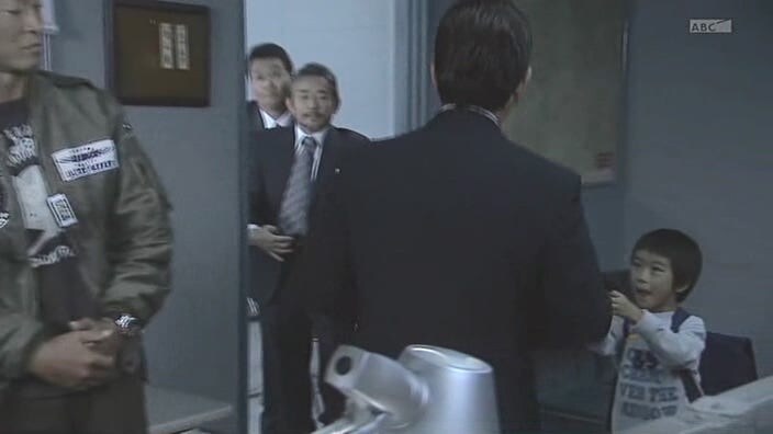 유부녀 살인마를 취조할때 한가한 형사들이 하는 일_21.jpg