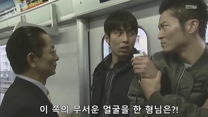 바이러스로 무장한 테러리스트를 붙잡은 주인공_11.jpg