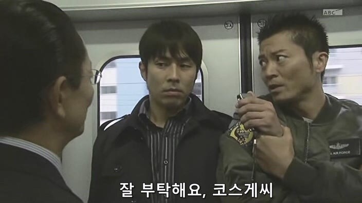 바이러스로 무장한 테러리스트를 붙잡은 주인공_13.jpg