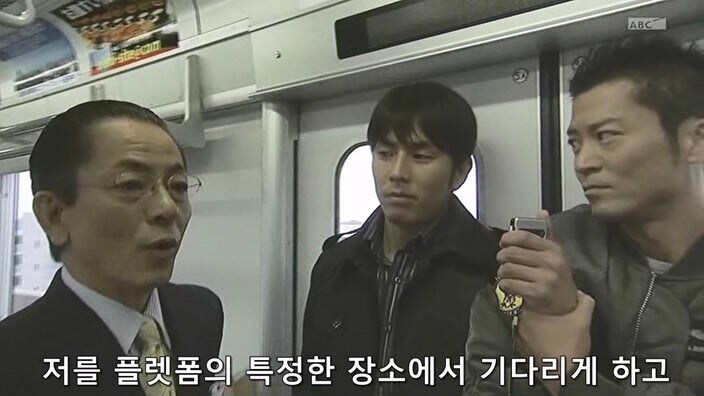 바이러스로 무장한 테러리스트를 붙잡은 주인공_21.jpg