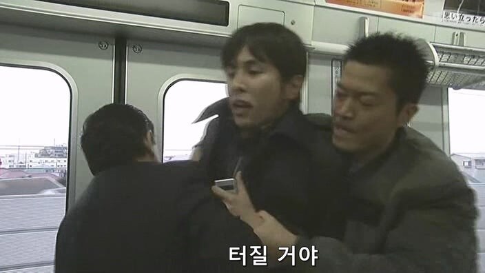 바이러스로 무장한 테러리스트를 붙잡은 주인공_29.jpg