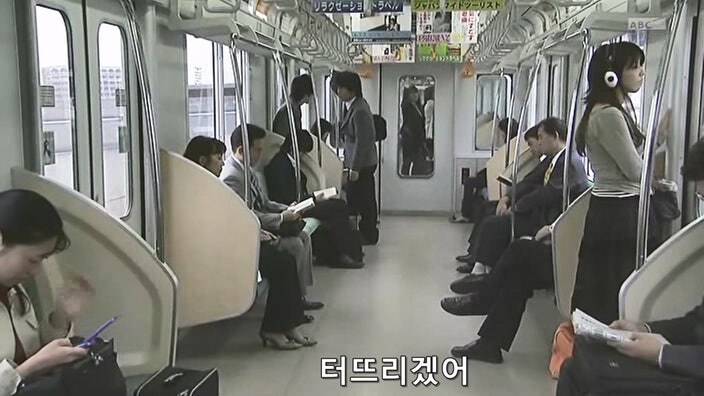 바이러스로 무장한 테러리스트를 붙잡은 주인공_32.jpg