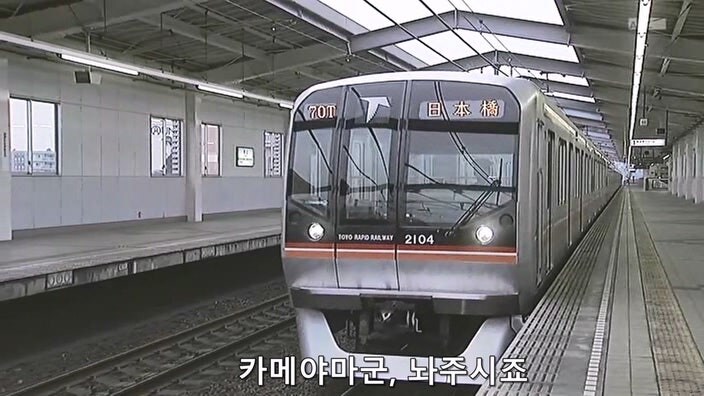 바이러스로 무장한 테러리스트를 붙잡은 주인공_38.jpg