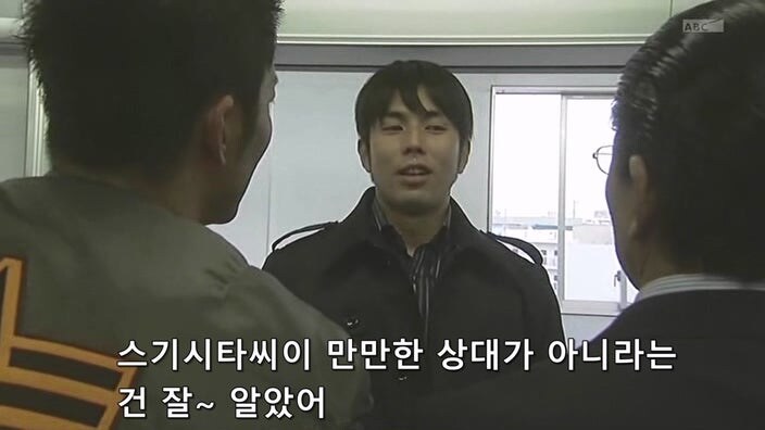 바이러스로 무장한 테러리스트를 붙잡은 주인공_39.jpg