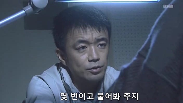 형사가 용의자를 때려죽였는데 은폐하는 경찰들_8.jpg