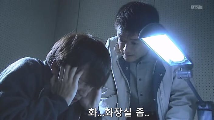 형사가 용의자를 때려죽였는데 은폐하는 경찰들_16.jpg