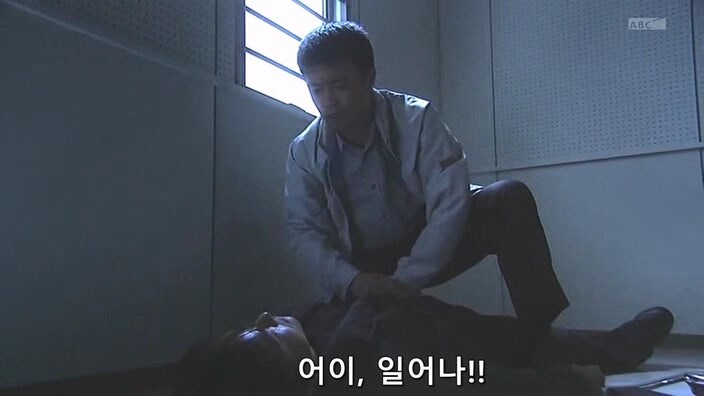 형사가 용의자를 때려죽였는데 은폐하는 경찰들_20.jpg