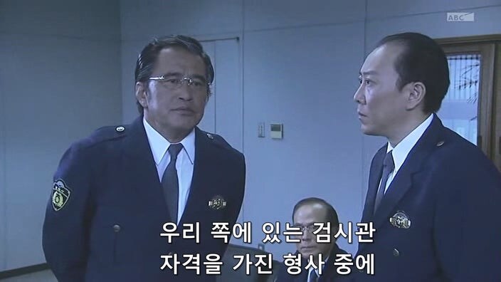 형사가 용의자를 때려죽였는데 은폐하는 경찰들_24.jpg