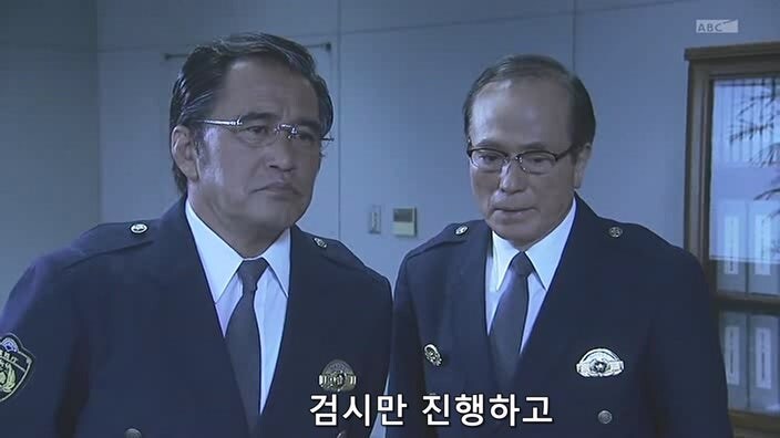 형사가 용의자를 때려죽였는데 은폐하는 경찰들_26.jpg