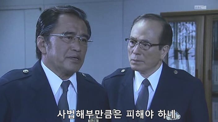 형사가 용의자를 때려죽였는데 은폐하는 경찰들_28.jpg