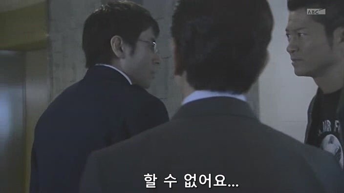 형사가 용의자를 때려죽였는데 은폐하는 경찰들_64.jpg