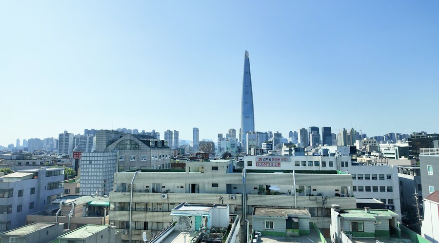 롯데타워가 직빵으로 보이는 아파트 뷰.jpg_1.png