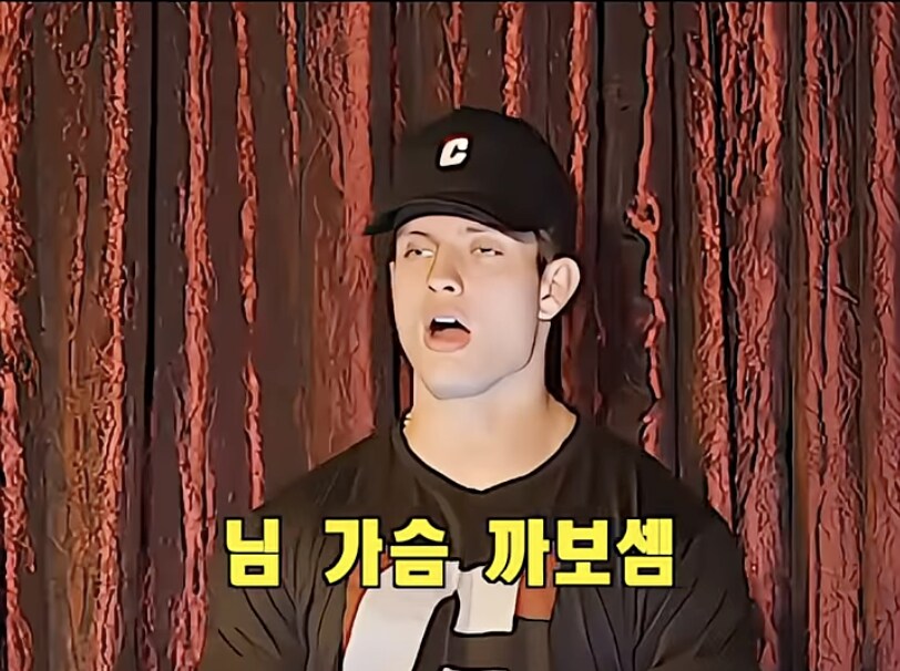 스탠딩코미디에서 관객이 갑자기 가슴을 까라고 한다_1.png