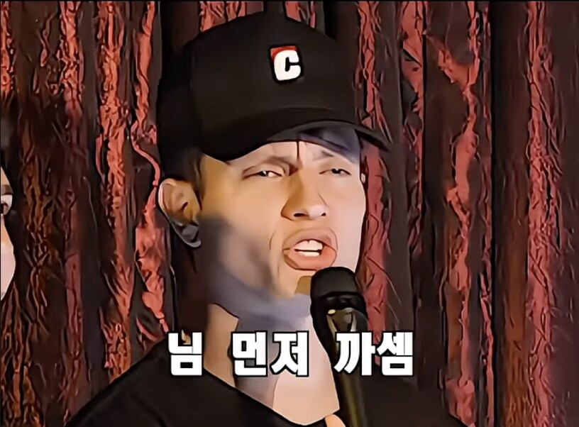 스탠딩코미디에서 관객이 갑자기 가슴을 까라고 한다_2.png