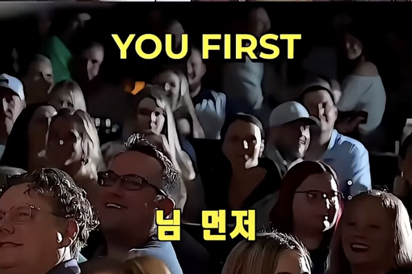 스탠딩코미디에서 관객이 갑자기 가슴을 까라고 한다_3.png