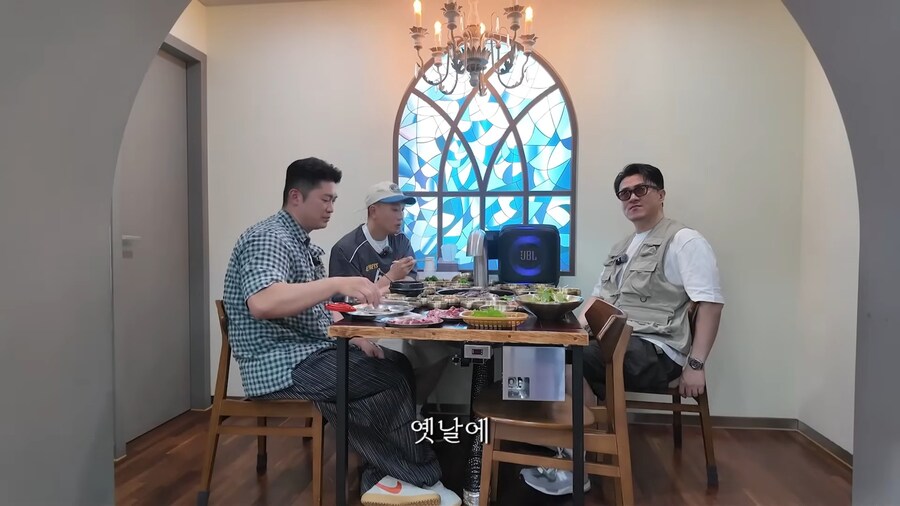 수상할 정도로 래퍼들의 공손한 인사를 받았던 데프콘_1.jpg
