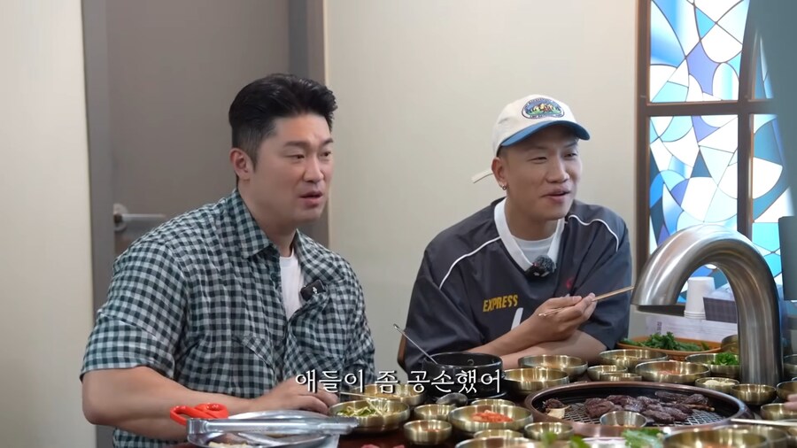수상할 정도로 래퍼들의 공손한 인사를 받았던 데프콘_9.jpg
