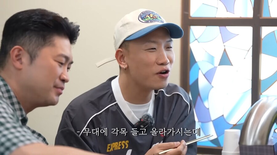 수상할 정도로 래퍼들의 공손한 인사를 받았던 데프콘_10.jpg