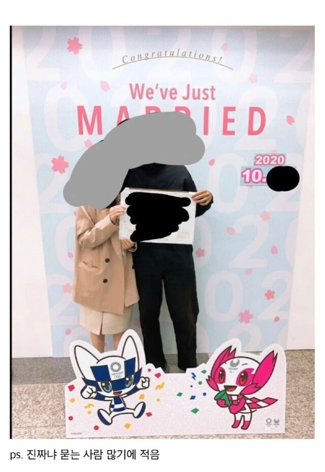 외국 나가서 뭣도 모르고 결혼 당해버린 남자.jpg_3.png